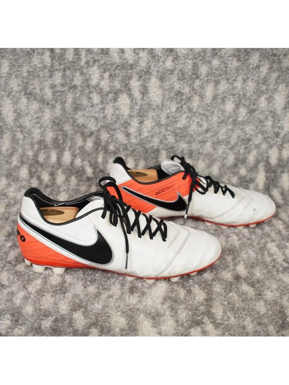 Nike Tiempo Legend IV Women's 11.5 White / Bright Crimson / Black Football